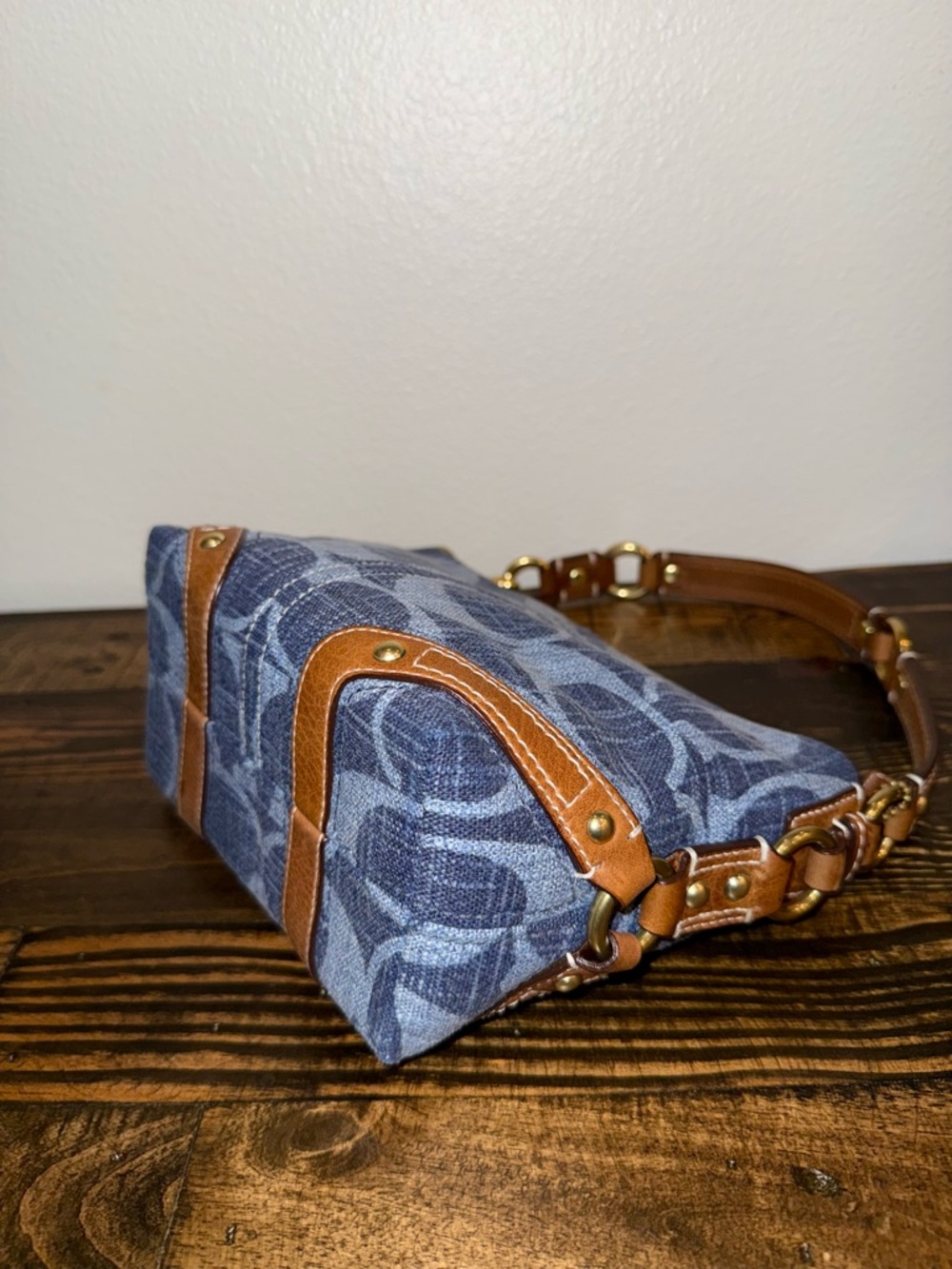 **RESERVED FOR jordy46** COACH SMALL BAG AND WRISTLET - Picture 7 of 16